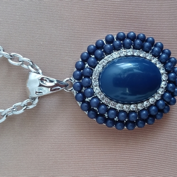 Beautiful navy blue center with faux diamond accents beautiful piece - Picture 3 of 5